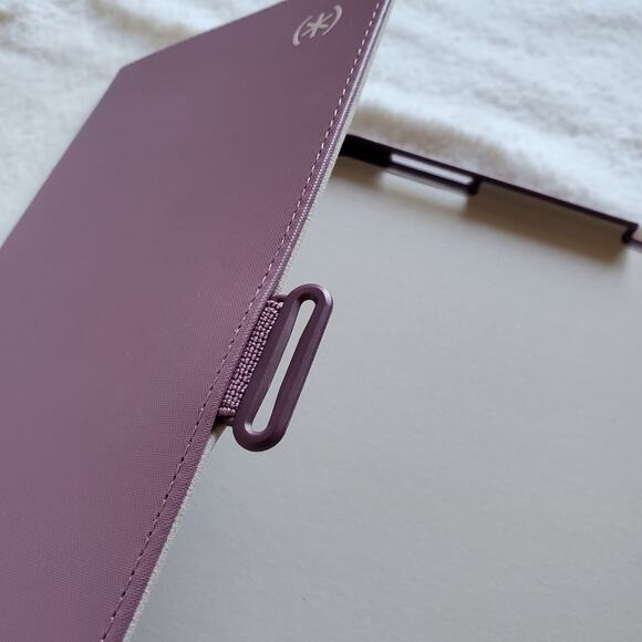 Speck Balance Folio for iPad 10.9" (2022) 4th Generation - Picture 8 of 10